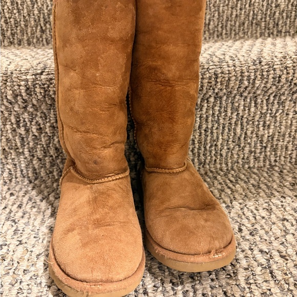 UGG Tan Suede Boots with Shearling Lining - Picture 3 of 6